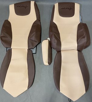 VOORRAAD VOORDEEL : Stoelhoezen DAF EURO 6 - LUXE STOEL - zijkanten Chocoladebruin L21 en middenstuk Skinbeige met DAF logo nr. 3  in Mokka